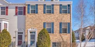 Wonderful 4bed 3.5bath Townhome in Eden Prairie! Gallery 1