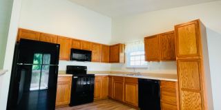 Great 3 Bed 2 Bath House with Garage!! Gallery 3