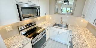 Island Living in a Renovated 2-Bed, 2-Bath Unfurnished Maui Meadows Retreat Gallery 16