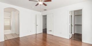 Charming 3 bed, 2.5 bath in El Mirage! W/POOL!! Gallery 21