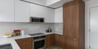 Modern 2BR/2BA with High Ceilings, W&D, Roommate-Friendly Floorplan Gallery 5