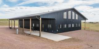 4 BED | 2 BATH | BARNDOMINIUM | HOT SPRINGS | FURNISHED Gallery 1