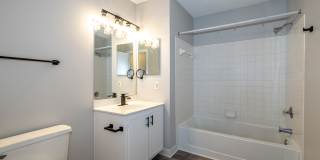 The Landings at Steele Creek Apartments Gallery 18