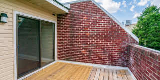 Beautiful Three Bedroom in Washington Square West Gallery 30
