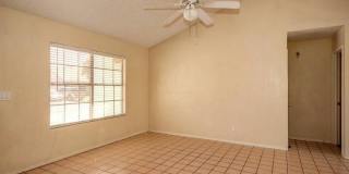 1208 E Wickieup Lane Gallery 7
