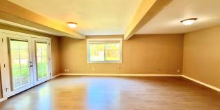 Spacious 4BD/3BA Bellevue Home with Private Backyard & Garage Gallery 23