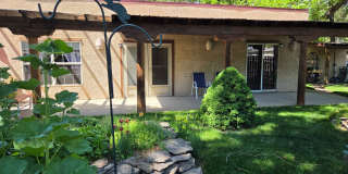 Cottage on quiet lot Gallery 1