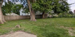 2 Bedroom Home With Fenced Yard in Davenport! Gallery 4