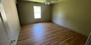 3 bed 1 bath with huge backyard Gallery 11