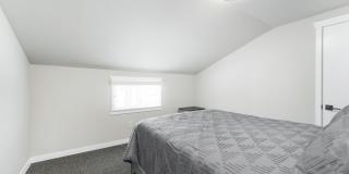 FURNISHED HOUSE! Short or Long Term! Large Newly Renovated Fully Furnished Modern 5 Bedroom Home with 3 Separate Living Rooms! Gallery 27