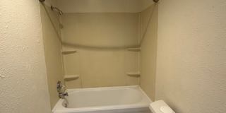 Spacious Upstairs 1 Bed Apartment! Gallery 15
