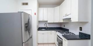 599 E 7th St # 113 Gallery 1