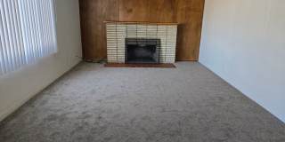3 Bedroom 2 bathroom minutes from UNM and local shopping Gallery 3