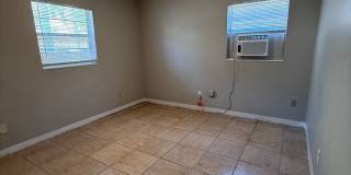 Quiet duplex biking distance from UF! Gallery 9