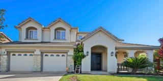 Grand 5-Bedroom Estate — Space, Style & Sophistication Gallery 3