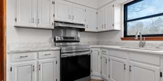 517 Randall Street Gallery 12