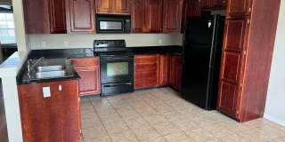 Beautiful single family home with fenced in yard! Gallery 3