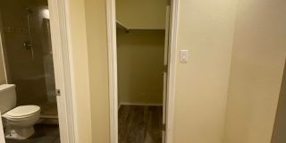 3 bed 2 bath 2 car garage house, freshly repainted Gallery 6