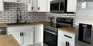 3Bed, 2Bath Single Family Home in Beautiful Eagle River!! Gallery 1