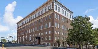 United Jewelers and Lee Hardware Apartments Gallery 41