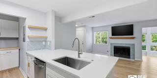 East Bridge Town Lofts Living | Prime Location Near Downtown Charleston Gallery 9
