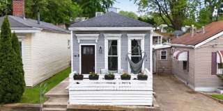 1016 Mary Street Gallery 1