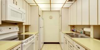 555 Park Shore Drive Gallery 5