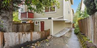 2Bd/3Ba Seattle Townhome Gallery 1