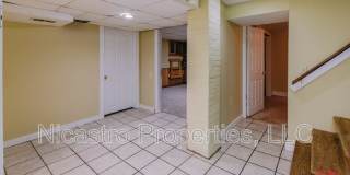 182 E Lane Avenue Gallery 25