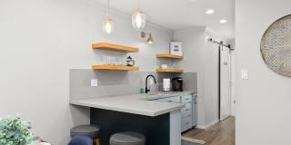 Centrally located apartment with pool! Gallery 5
