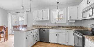 Spacious 5 Bed, 2 Bath Split-Level Home Near Bishop Elementary Gallery 11
