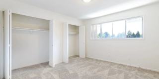 Cozy 2 bedroom, 1 bathroom apt near Downtown Milwaukie. Discounted rent for the first 2 months! Cozy 2 bedroom, 1 bathroom apt near Downtown Milwaukie. Discounted rent for the first 2 months! Gallery 1