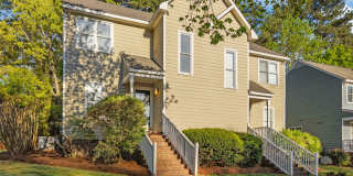 Fantastic End-Unit Townhome Available Now! Gallery 3