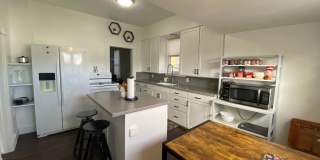 Pet Friendly |Stylish 3 Bedroom | 2 Bath Duplex in The Dalles – Great Location & Modern Comforts Gallery 3