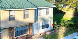 Two-Bedroom Townhouse near Park Gallery 1