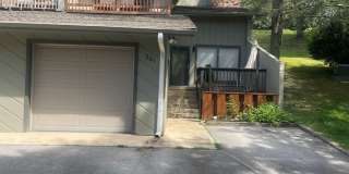 Knoxville 37918 - 2 bedroom, 2.5 bath Townhome - Contact Lisa Vineyard & Shannon Russell (865) 216-9334 Gallery 33