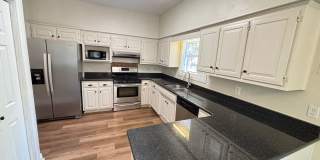 Beautiful 4BR Home with New LVP Flooring & Lawn Care Included Near The U of A! Gallery 10