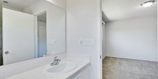 6063 Pineland Avenue Gallery 40