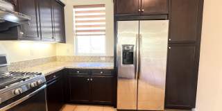 2 bed, 2.5 bath located in Corona, CA! Gallery 19