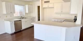 4 Bedroom 3 Bathroom Home in Surprise! Has Loft & Additional Office/Den! Gallery 18