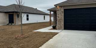 Now Pre-Leasing — Charming 3-Bedroom Home in White Oak Crossing | Cozy Living You’ll Love Gallery 4