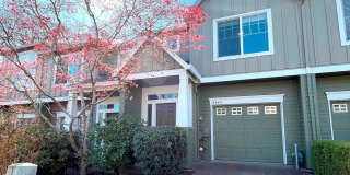 Elegant Arbor Townhome with Open Kitchen, W/D, Patio, and Soaking Tub Gallery 1