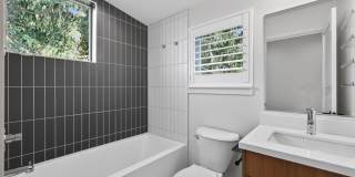 Bright & Spacious - 2BR Condo in Seattle Gallery 25