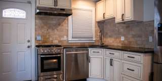 Gorgeous 4-Bed 2-Bath in Beaver Hills Gallery 11