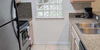 109 Retama St. Gallery 7