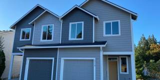 LIKE NEW Kalama Townhome for Lease - 211 Cloverdale Rd Unit A Gallery 1