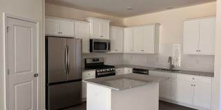 Beautiful 3BR/2.5BA Townhouse located in Kellerton Place Gallery 3