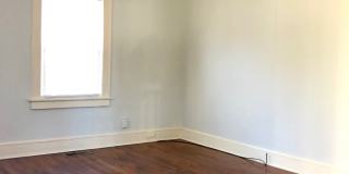 Adorable Bungalow with 2BR/1BA in Greer - desirable neighborhood in Greenville County - close to BMW, Michelin, Inland Port, & GSP - recently renovated! Gallery 1