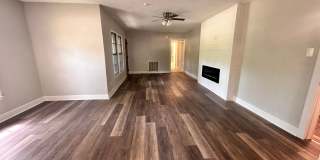 Charming 3 Bed 2 Bath Home with Bonus Den and Detached Garage Gallery 7
