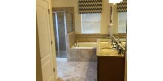 GORGEOUS SINGLE FAMILY HOME, PROFESSIONALLY DECORATED, FULLY FURNISHED Gallery 9